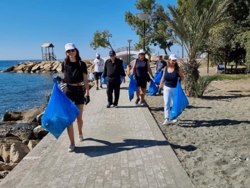 Kαθαρισμός παραλίας, μέρος της ακτογραμμής του Αγίου Τύχωνα