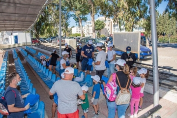 Kαθαρισμός παραλίας, μέρος της ακτογραμμής του Αγίου Τύχωνα